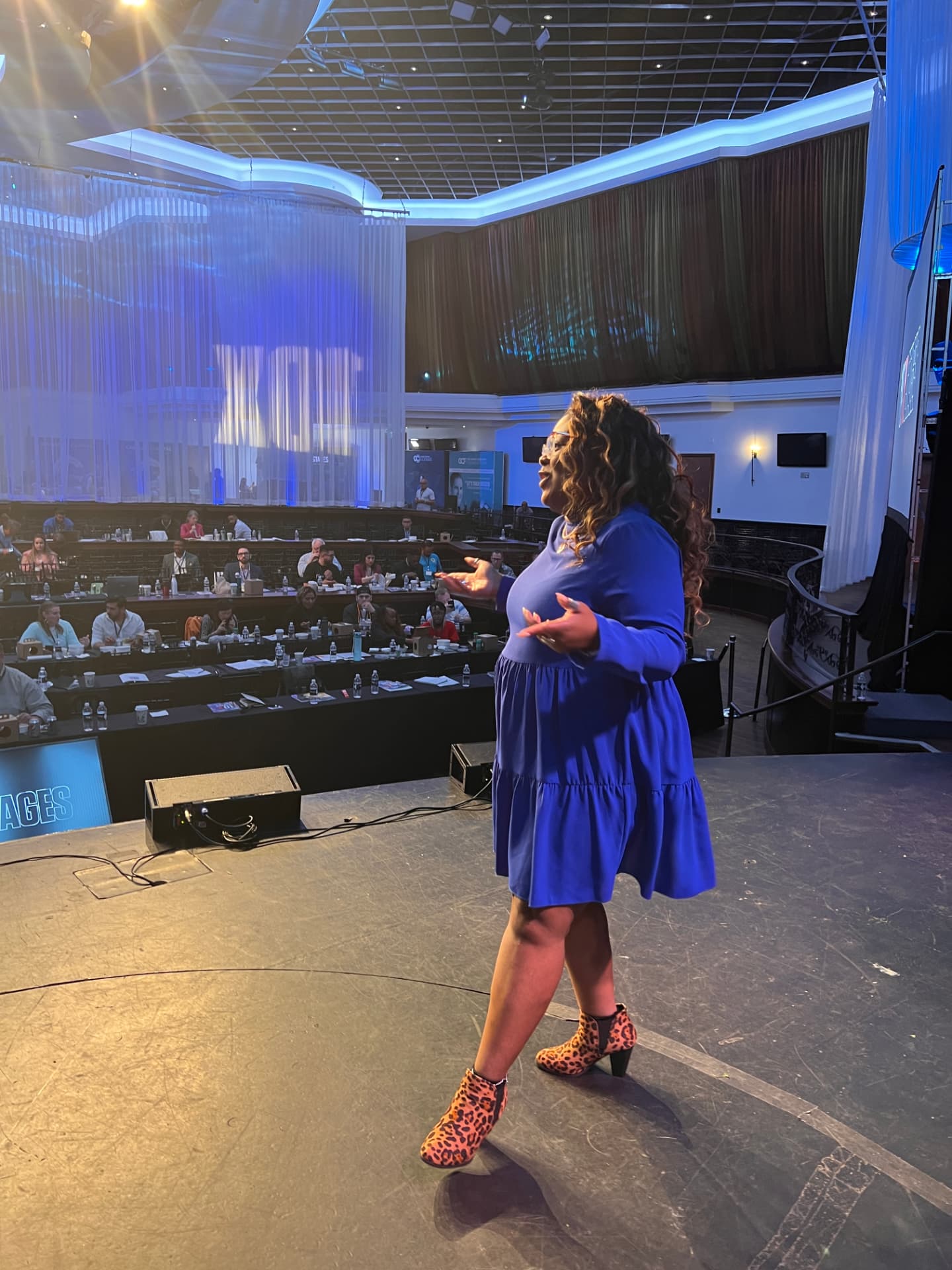 Dr. Carolyn on the 10X Stages platform facing the audience