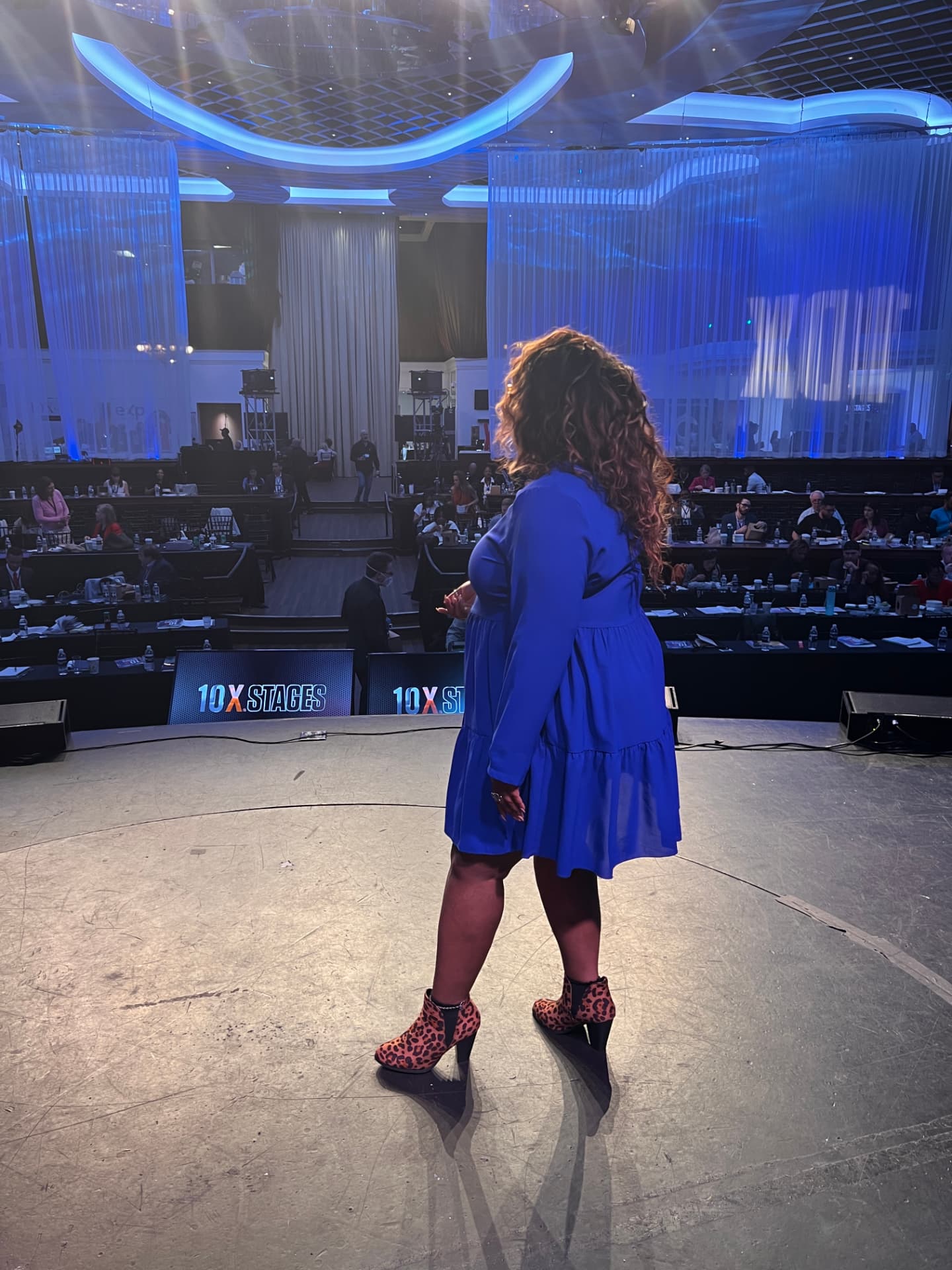 Dr. Carolyn addressing the room from the 10X Stages stage